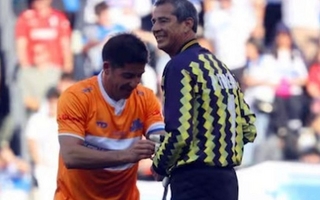 Infarto en pleno homenaje: un jugador se desplomó y lo salvaron haciendo RCP