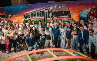 Barrio UTA estrena plazoleta con mural y nuevo alumbrado público