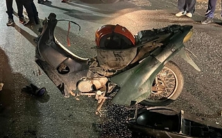 Una moto chocó a toda velocidad contra una camioneta en Sarmiento