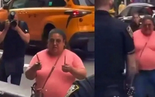 El momento en que la Policía abatió a la mujer que atacó en Times Square