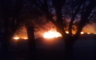 Un feroz incendio en una finca preocupó a los vecinos de San Martín