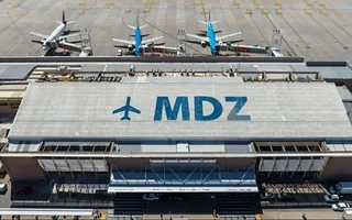 Murió un pasajero en pleno vuelo a Mendoza