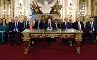 Milei convocó al Gabinete y hablará por cadena nacional de Malvinas