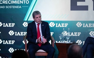 Caputo habló de la mora récord y descartó riesgos para el sistema financiero