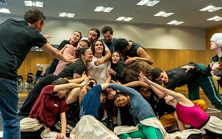 Moliendo a Molière recuerda qué es el teatro en el aniversario 10 del TB