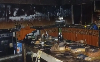 Un incendio arrasó con una casa en Ullum por unas brasas encendidas