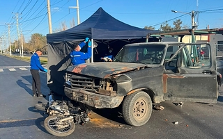 Siniestro vial: murió un motociclista de 23 años al chocar con una camioneta