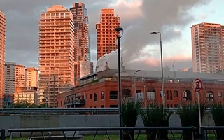 Un incendio en un restaurante de Puerto Madero obligó a evacuar a 50 personas