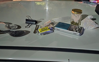Atraparon a una pareja con presunta droga, dinero y cuchillos en Caucete