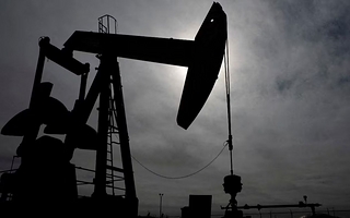 El petróleo vuelve a superar los US$100 por la escalada entre EEUU e Irán