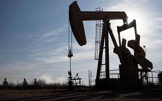 El precio del petróleo superó los US$100 por los ataques de EE.UU.
