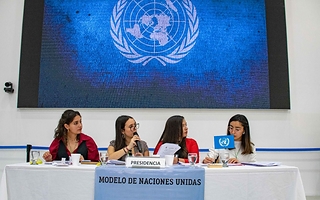 Estudiantes de San Juan debatieron sobre IA en el Modelo de Naciones Unidas
