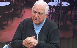 Lozano habló de la posibilidad de que los curas puedan casarse