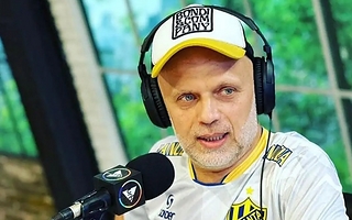 El famoso que pide faltar al trabajo cuando juega su equipo de fútbol