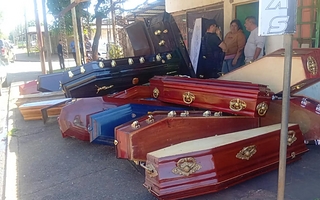 Macabro hallazgo en una antigua panadería de Posadas: había 30 ataúdes y dos urnas