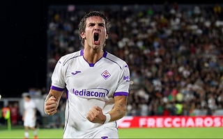El primer hat-trick de Mastantuono le dio el triunfo a Fiorentina