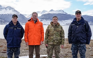 Quirno y Presti recorrieron la Base Naval Integrada en Ushuaia