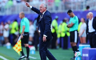 Gustavo Alfaro renovó su contrato con Paraguay hasta 2030