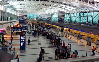 Boom de compras al exterior: los paquetes que llegan a Ezeiza crecieron 160%