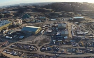 Cerro Negro: orden judicial, seis ceses y presión sobre Newmont