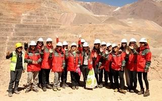 Las mujeres lideran la formación técnica en los departamentos mineros