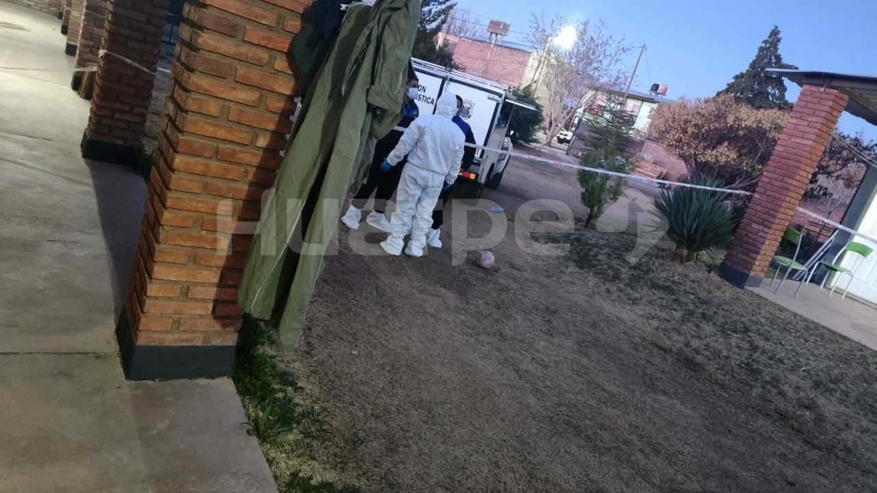 Cerca de las 21 horas fue levantado el cuerpo para su traslado a la Morgue Judicial.