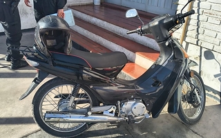 Recuperaron una moto robada que estaba estacionada en un barrio de Pocito