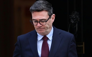 Murió el padre del primer ministro británico y se conoció la enfermedad que padecía