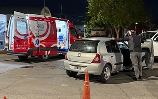 Una mujer fue trasladada al hospital tras un fuerte choque en Capital