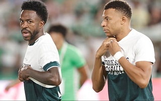 Polémica: Vinicius y Mbappé ocultaron una remera sobre la crisis migratoria