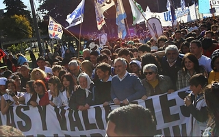 Kicillof y cientos de estudiantes marcharon a 50 años de la Noche de los Lápices