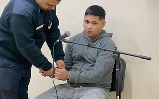 Mientras lo investigan, el policía acusado de dispararle a su compañera estará libre