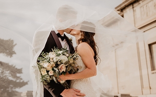 El famoso que se quiere casar en medio de la enfermedad de su novia