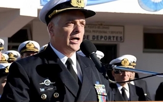 La Armada desplazó a nueve efectivos investigados por presuntos sobresueldos