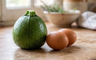 Con un zapallito y dos huevos: la receta cremosa sin harina que se hace en 20 minutos