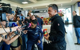 El particular regalo que recibió Gallardo al llegar a Ecuador