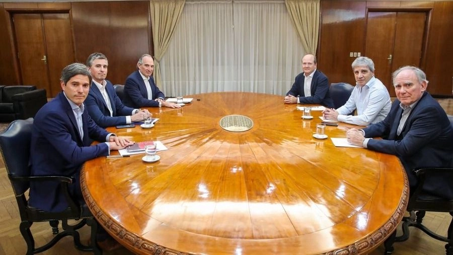 Caputo reunió a Vicuña, Glencore y Río Tinto y anunció rondas de negocios del RIGI