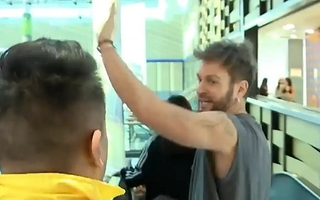Axel se puso violento cuando le preguntaron por una denuncia de acoso