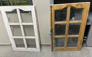 Los encontraron llevando ventanas robadas por Valle Grande
