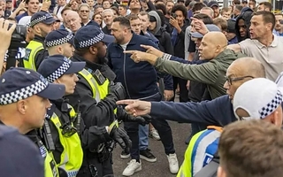 Cuatro goles, 400 policías y 6 detenidos en el clásico Millwall-West Ham
