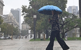 Lluvias intensas y fuertes ráfagas complican al AMBA este domingo