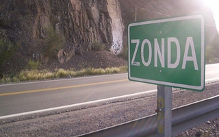 Corte eléctrico en Zonda paraliza el agua e Internet local