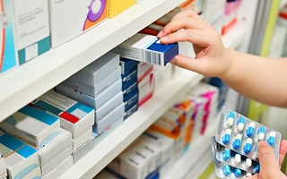 San Juan avanza con medicamentos propios para bajar costos y apunta a 2027