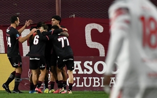 Lanús derrotó a Estudiantes y sumó su tercera victoria seguida