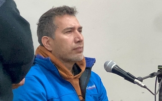 Tiene una condena por abuso y ahora lo investigan por una muerte