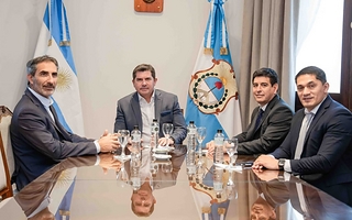 Orrego se reunió con JetSMART por los nuevos vuelos a Buenos Aires