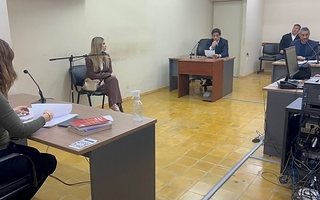 Se presentaba como traductora del Gobierno y descubrieron la mentira