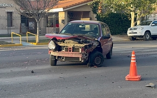 &nbsp;Violento choque entre un automóvil y una motocicleta por Avenida Libertador