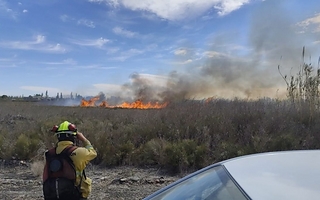 Los focos de incendio en Rawson dejaron viviendas afectadas