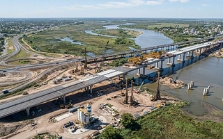 Avanza el gigantesco puente de 1,3 kilómetros que construyen en Argentina
